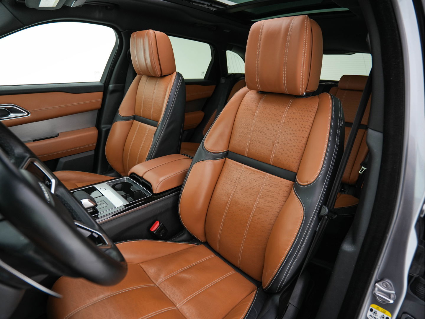 Land Rover Range Rover Velar 2.0 P400e R-Dynamic HSE Plug-In (INCL-BTW) *PANO | LUXURY-LEATHER | ADAPTIVE-CRUISE | FULL-LED | BLIND-SPOT | MEMORY-PACK | MERIDIAN-SOUND | HEATED-COMFORTSEATS | DIGI-COCKPIT | CAMERA | KEYLESS | DAB+ | SHIFT-PADDLES | ...