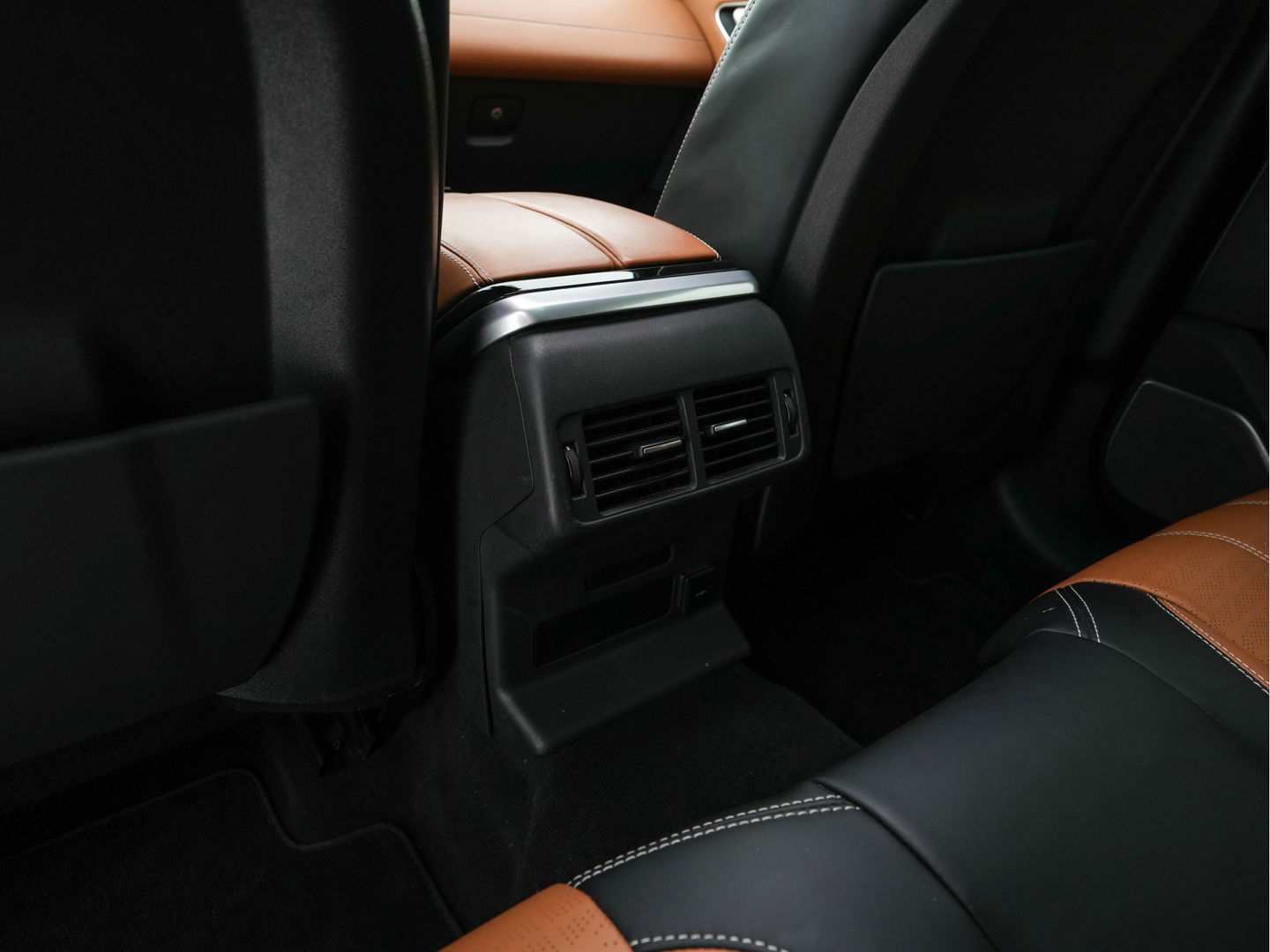 Land Rover Range Rover Velar 2.0 P400e R-Dynamic HSE Plug-In (INCL-BTW) *PANO | LUXURY-LEATHER | ADAPTIVE-CRUISE | FULL-LED | BLIND-SPOT | MEMORY-PACK | MERIDIAN-SOUND | HEATED-COMFORTSEATS | DIGI-COCKPIT | CAMERA | KEYLESS | DAB+ | SHIFT-PADDLES | ...