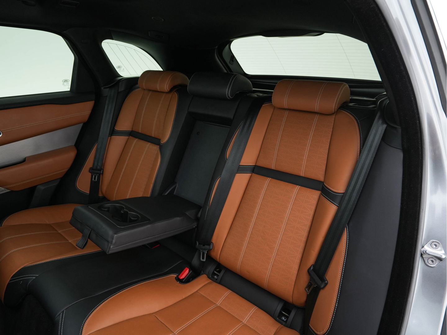 Land Rover Range Rover Velar 2.0 P400e R-Dynamic HSE Plug-In (INCL-BTW) *PANO | LUXURY-LEATHER | ADAPTIVE-CRUISE | FULL-LED | BLIND-SPOT | MEMORY-PACK | MERIDIAN-SOUND | HEATED-COMFORTSEATS | DIGI-COCKPIT | CAMERA | KEYLESS | DAB+ | SHIFT-PADDLES | ...