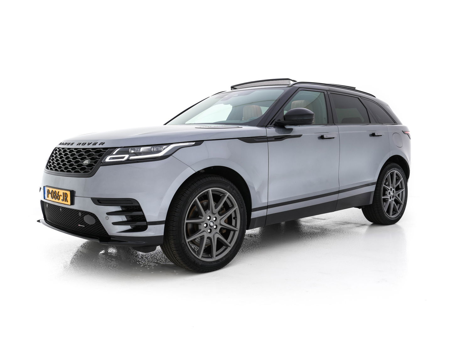 Land Rover Range Rover Velar 2.0 P400e R-Dynamic HSE Plug-In (INCL-BTW) *PANO | LUXURY-LEATHER | ADAPTIVE-CRUISE | FULL-LED | BLIND-SPOT | MEMORY-PACK | MERIDIAN-SOUND | HEATED-COMFORTSEATS | DIGI-COCKPIT | CAMERA | KEYLESS | DAB+ | SHIFT-PADDLES | ...