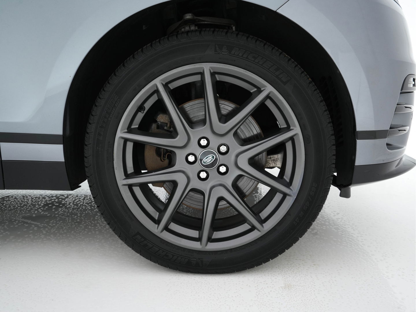 Land Rover Range Rover Velar 2.0 P400e R-Dynamic HSE Plug-In (INCL-BTW) *PANO | LUXURY-LEATHER | ADAPTIVE-CRUISE | FULL-LED | BLIND-SPOT | MEMORY-PACK | MERIDIAN-SOUND | HEATED-COMFORTSEATS | DIGI-COCKPIT | CAMERA | KEYLESS | DAB+ | SHIFT-PADDLES | ...