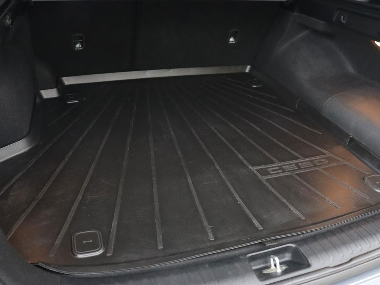 Kia Ceed 1.6 GDI PHEV DynamicLine | Carplay | Camera | Navigatie | Keyless | Climate control | Cruise control | Full LED | Parkeerhulp | Plug In