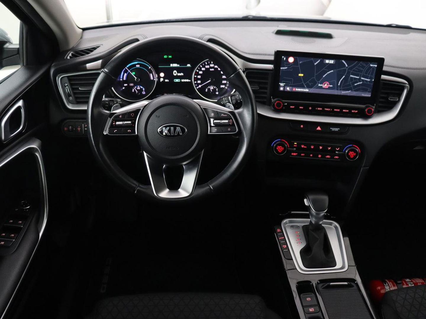 Kia Ceed 1.6 GDI PHEV DynamicLine | Carplay | Camera | Navigatie | Keyless | Climate control | Cruise control | Full LED | Parkeerhulp | Plug In