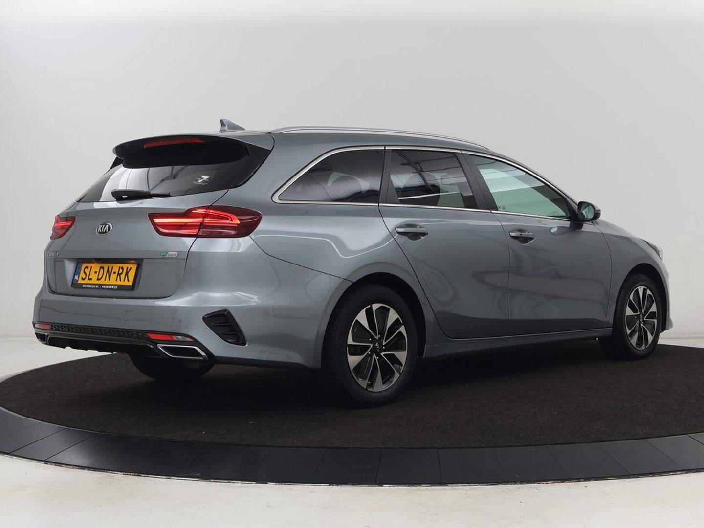 Kia Ceed 1.6 GDI PHEV DynamicLine | Carplay | Camera | Navigatie | Keyless | Climate control | Cruise control | Full LED | Parkeerhulp | Plug In