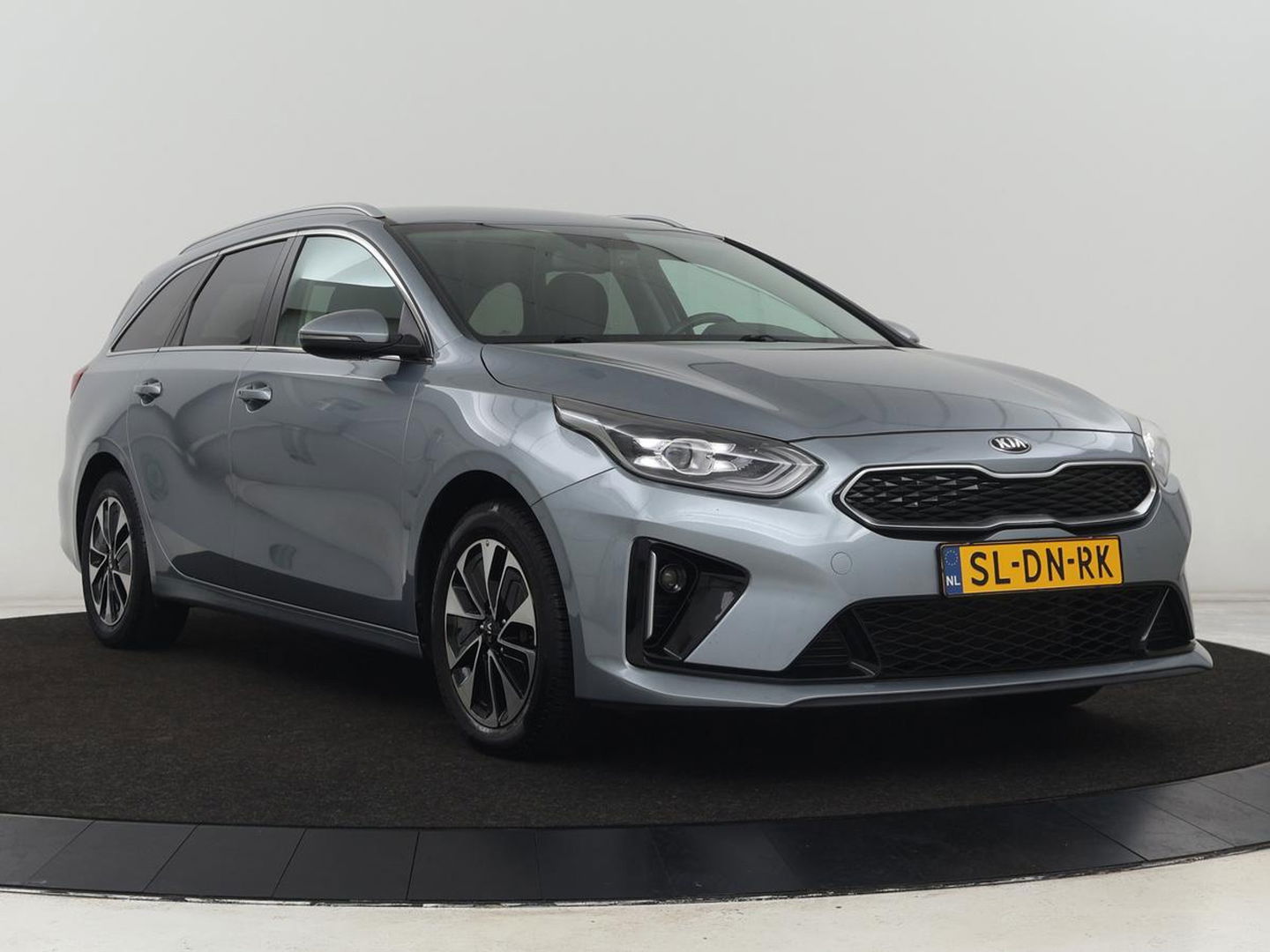 Kia Ceed 1.6 GDI PHEV DynamicLine | Carplay | Camera | Navigatie | Keyless | Climate control | Cruise control | Full LED | Parkeerhulp | Plug In