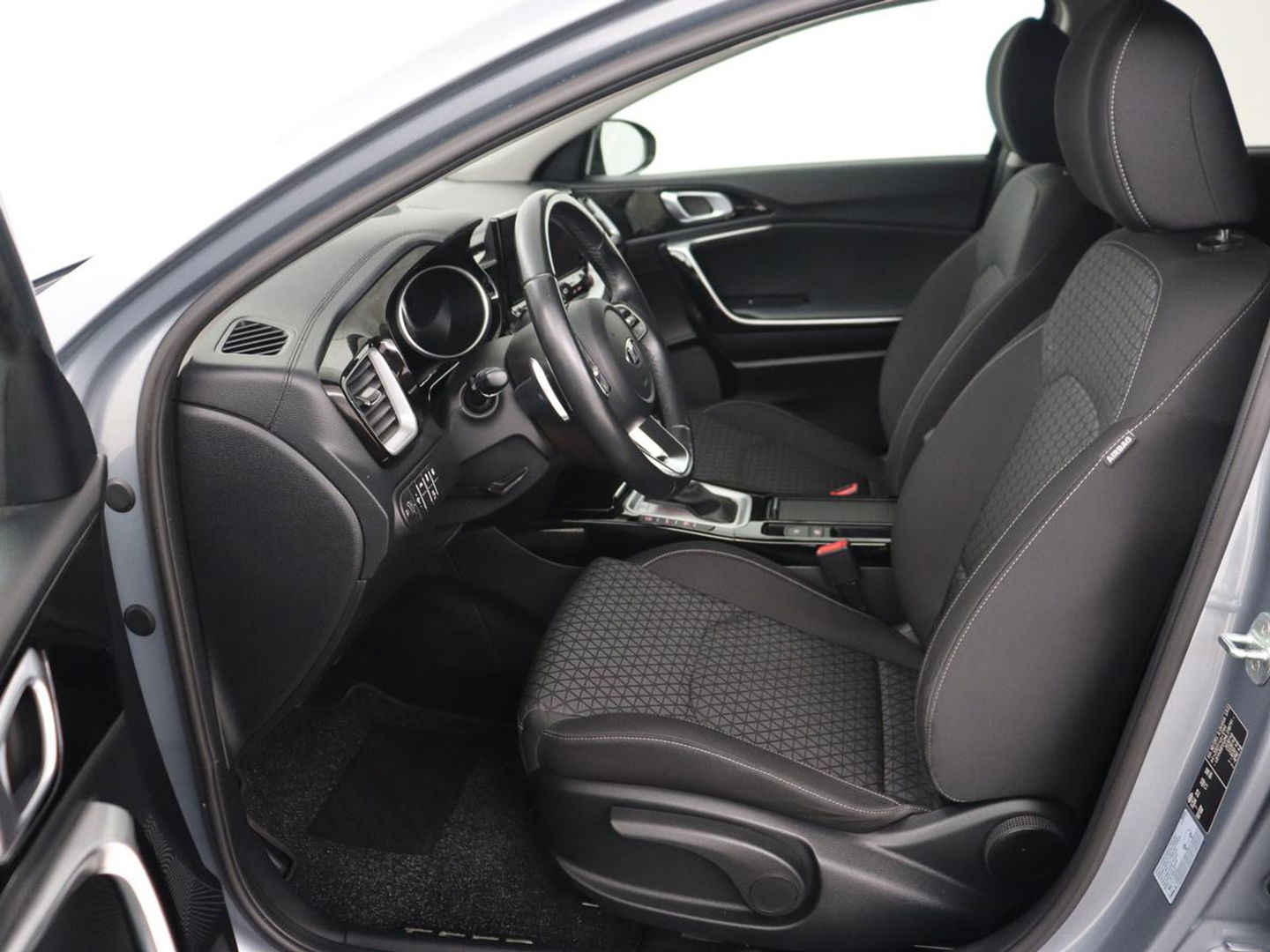 Kia Ceed 1.6 GDI PHEV DynamicLine | Carplay | Camera | Navigatie | Keyless | Climate control | Cruise control | Full LED | Parkeerhulp | Plug In