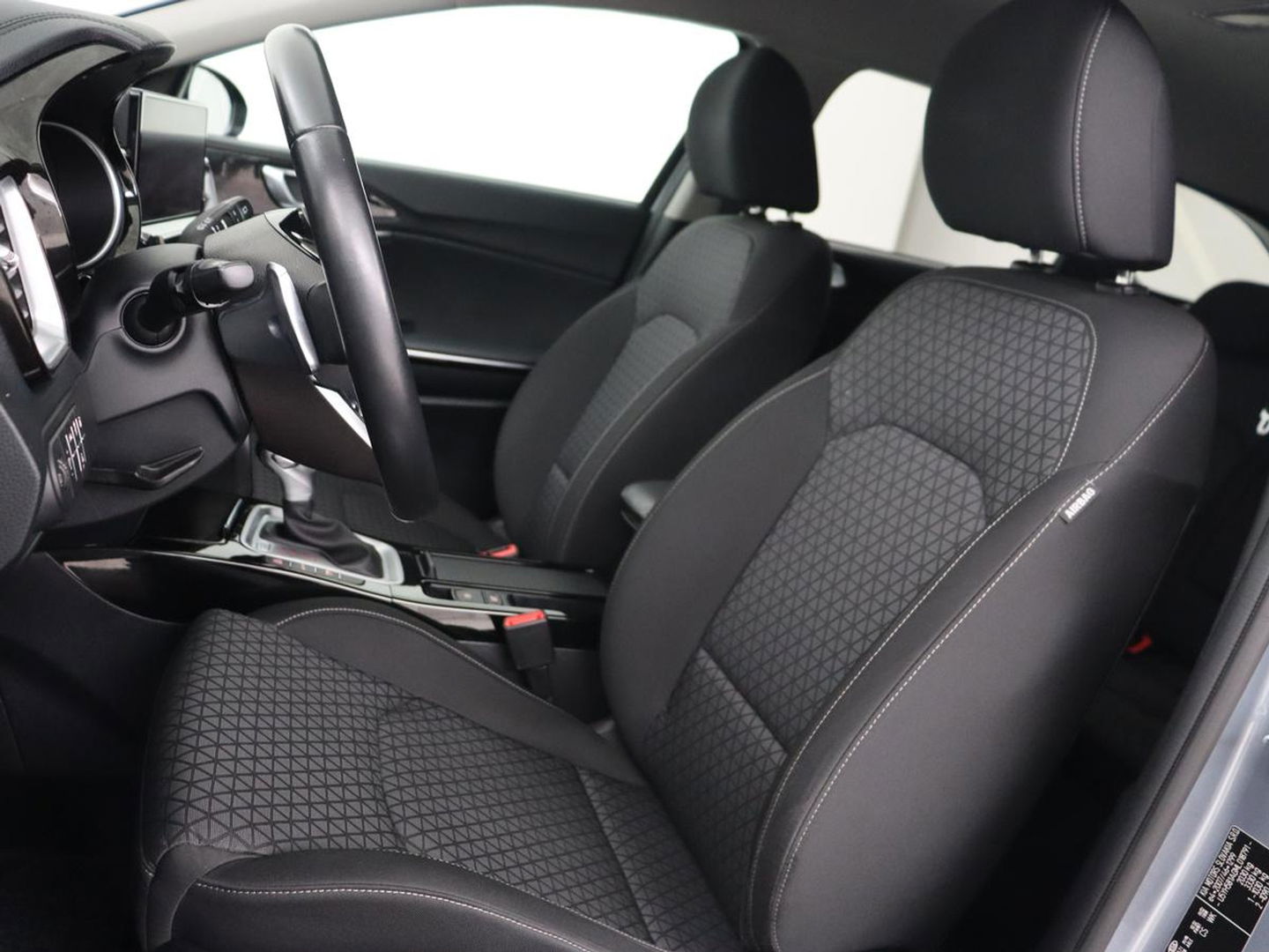 Kia Ceed 1.6 GDI PHEV DynamicLine | Carplay | Camera | Navigatie | Keyless | Climate control | Cruise control | Full LED | Parkeerhulp | Plug In