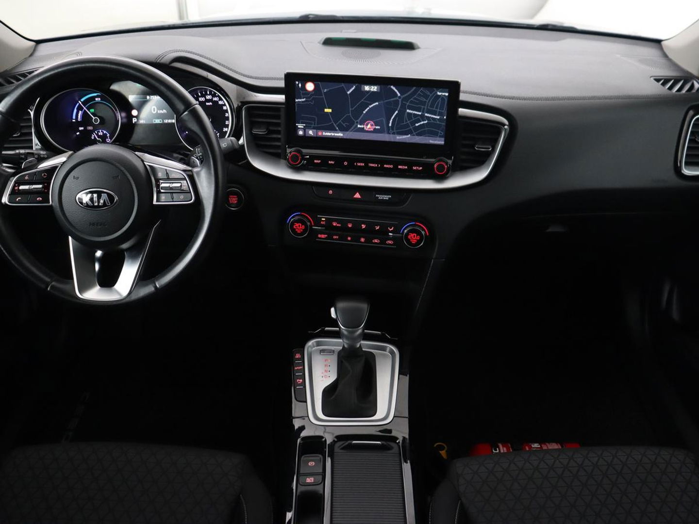 Kia Ceed 1.6 GDI PHEV DynamicLine | Carplay | Camera | Navigatie | Keyless | Climate control | Cruise control | Full LED | Parkeerhulp | Plug In