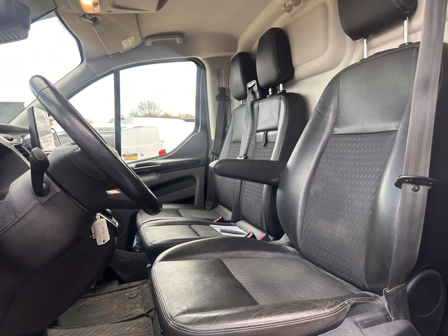 Ford Transit Custom Sport 2.0 185PK L2H1 320 | MARGE | BOMVOL | LED | STOELVERWARMING | CARPLAY | AUTOMAAT