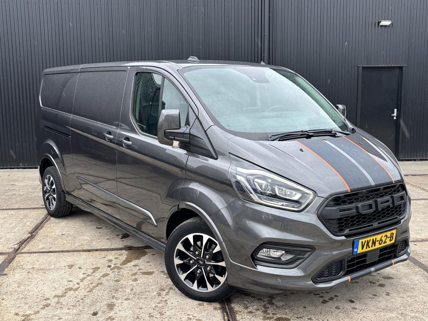 Ford Transit Custom Sport 2.0 185PK L2H1 320 | MARGE | BOMVOL | LED | STOELVERWARMING | CARPLAY | AUTOMAAT