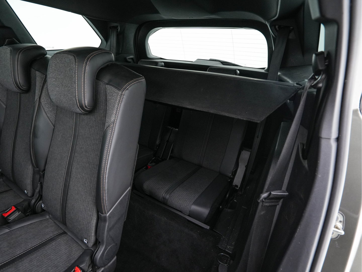 Peugeot 5008 1.6 e-THP GT-Line [ 7-Pers. ] Aut. *PANO | LEATHER-FABRIC | FULL-LED | DIGI-COCKPIT | LANE-ASSIST | BLINDS-SPOT | SPORT-SEATS | CAMERA | NAVI-FULLMAP | SHIFT-PADDLES | PRIVACY-GLASS | TOWBAR | 18''ALU*