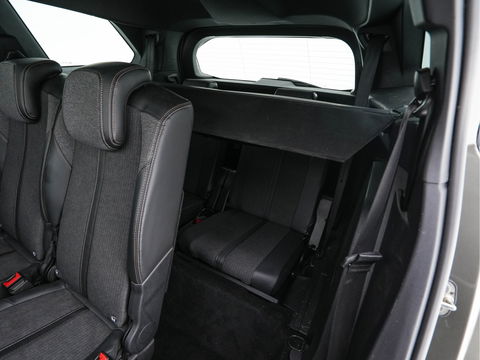 Peugeot 5008 1.6 e-THP GT-Line [ 7-Pers. ] Aut. *PANO | LEATHER-FABRIC | FULL-LED | DIGI-COCKPIT | LANE-ASSIST | BLINDS-SPOT | SPORT-SEATS | CAMERA | NAVI-FULLMAP | SHIFT-PADDLES | PRIVACY-GLASS | TOWBAR | 18''ALU*