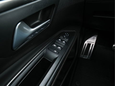 Peugeot 5008 1.6 e-THP GT-Line [ 7-Pers. ] Aut. *PANO | LEATHER-FABRIC | FULL-LED | DIGI-COCKPIT | LANE-ASSIST | BLINDS-SPOT | SPORT-SEATS | CAMERA | NAVI-FULLMAP | SHIFT-PADDLES | PRIVACY-GLASS | TOWBAR | 18''ALU*