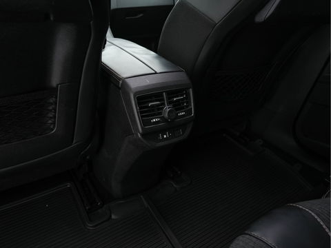 Peugeot 5008 1.6 e-THP GT-Line [ 7-Pers. ] Aut. *PANO | LEATHER-FABRIC | FULL-LED | DIGI-COCKPIT | LANE-ASSIST | BLINDS-SPOT | SPORT-SEATS | CAMERA | NAVI-FULLMAP | SHIFT-PADDLES | PRIVACY-GLASS | TOWBAR | 18''ALU*