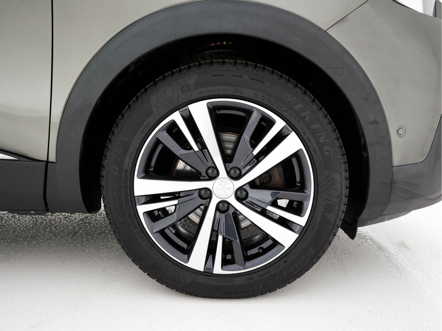 Peugeot 5008 1.6 e-THP GT-Line [ 7-Pers. ] Aut. *PANO | LEATHER-FABRIC | FULL-LED | DIGI-COCKPIT | LANE-ASSIST | BLINDS-SPOT | SPORT-SEATS | CAMERA | NAVI-FULLMAP | SHIFT-PADDLES | PRIVACY-GLASS | TOWBAR | 18''ALU*