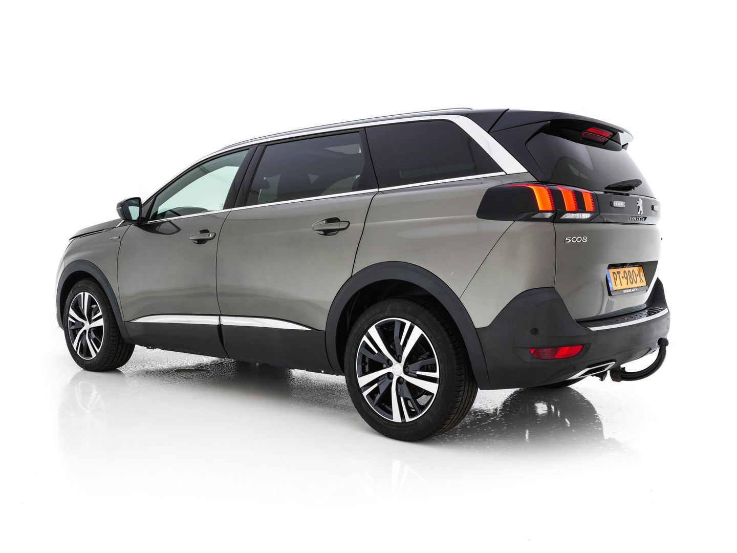 Peugeot 5008 1.6 e-THP GT-Line [ 7-Pers. ] Aut. *PANO | LEATHER-FABRIC | FULL-LED | DIGI-COCKPIT | LANE-ASSIST | BLINDS-SPOT | SPORT-SEATS | CAMERA | NAVI-FULLMAP | SHIFT-PADDLES | PRIVACY-GLASS | TOWBAR | 18''ALU*
