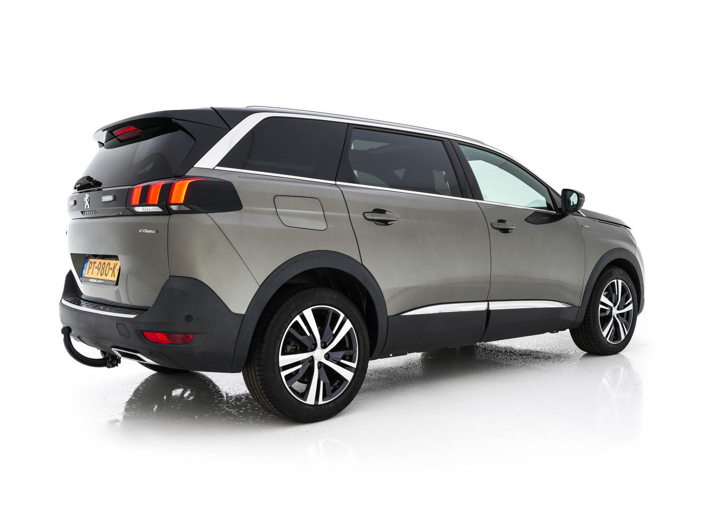 Peugeot 5008 1.6 e-THP GT-Line [ 7-Pers. ] Aut. *PANO | LEATHER-FABRIC | FULL-LED | DIGI-COCKPIT | LANE-ASSIST | BLINDS-SPOT | SPORT-SEATS | CAMERA | NAVI-FULLMAP | SHIFT-PADDLES | PRIVACY-GLASS | TOWBAR | 18''ALU*