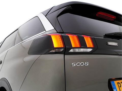 Peugeot 5008 1.6 e-THP GT-Line [ 7-Pers. ] Aut. *PANO | LEATHER-FABRIC | FULL-LED | DIGI-COCKPIT | LANE-ASSIST | BLINDS-SPOT | SPORT-SEATS | CAMERA | NAVI-FULLMAP | SHIFT-PADDLES | PRIVACY-GLASS | TOWBAR | 18''ALU*