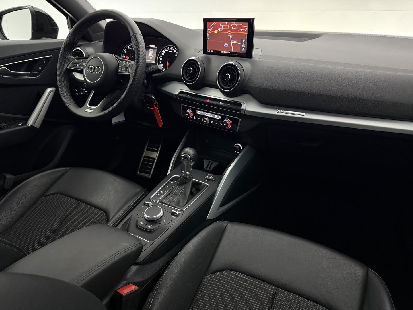 Audi Q2 35 TFSI 150PK S-line | LED | Carplay | Clima | Cruise | Navigatie | Parkeersens. | NAP