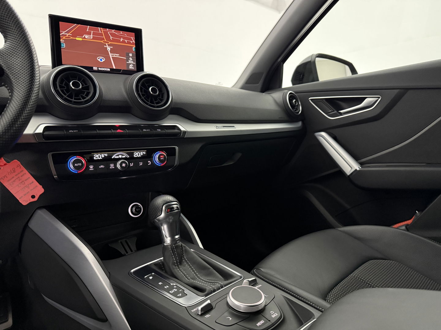 Audi Q2 35 TFSI 150PK S-line | LED | Carplay | Clima | Cruise | Navigatie | Parkeersens. | NAP