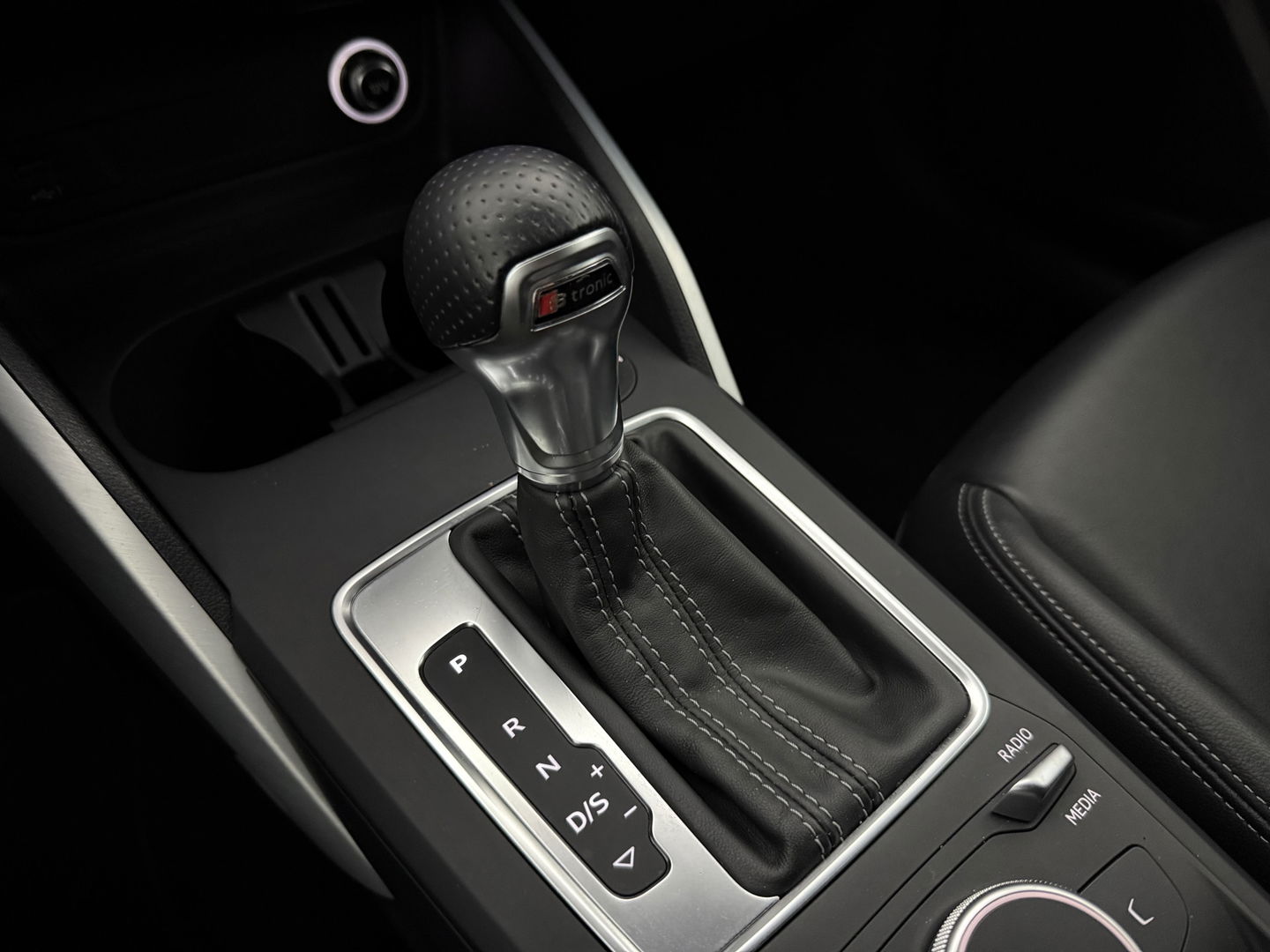 Audi Q2 35 TFSI 150PK S-line | LED | Carplay | Clima | Cruise | Navigatie | Parkeersens. | NAP