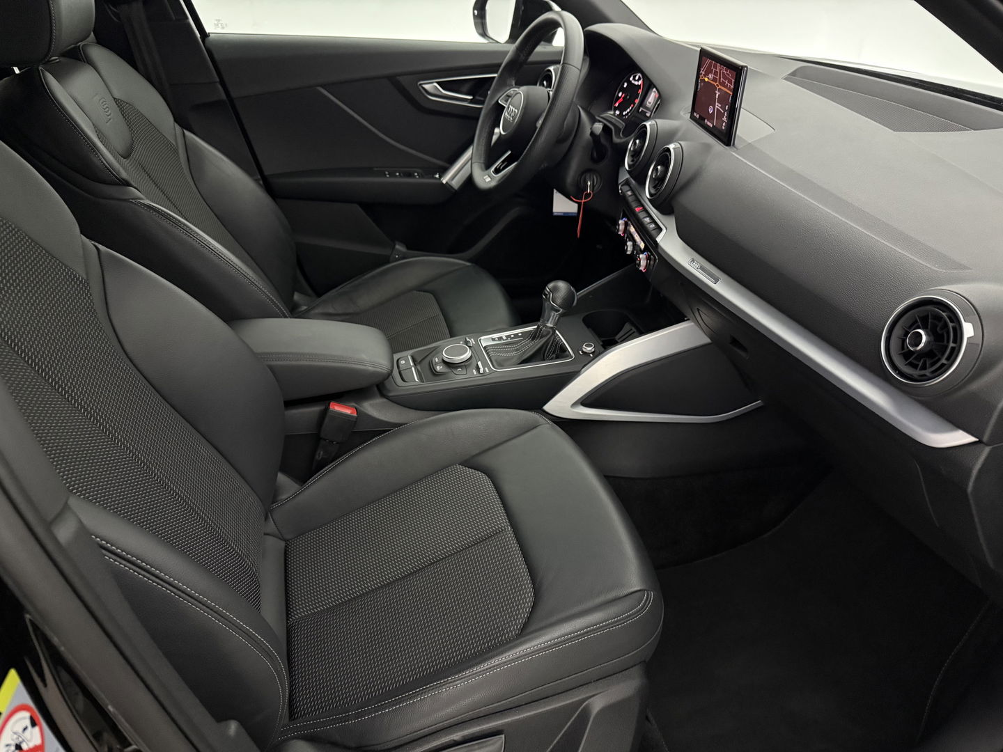 Audi Q2 35 TFSI 150PK S-line | LED | Carplay | Clima | Cruise | Navigatie | Parkeersens. | NAP