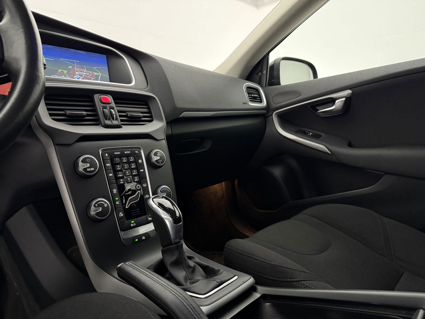 Volvo V40 1.6 T4 Cross Country | 180PK | Airco | Cruise | Navigatie | Dodehoek | Parkeersens.