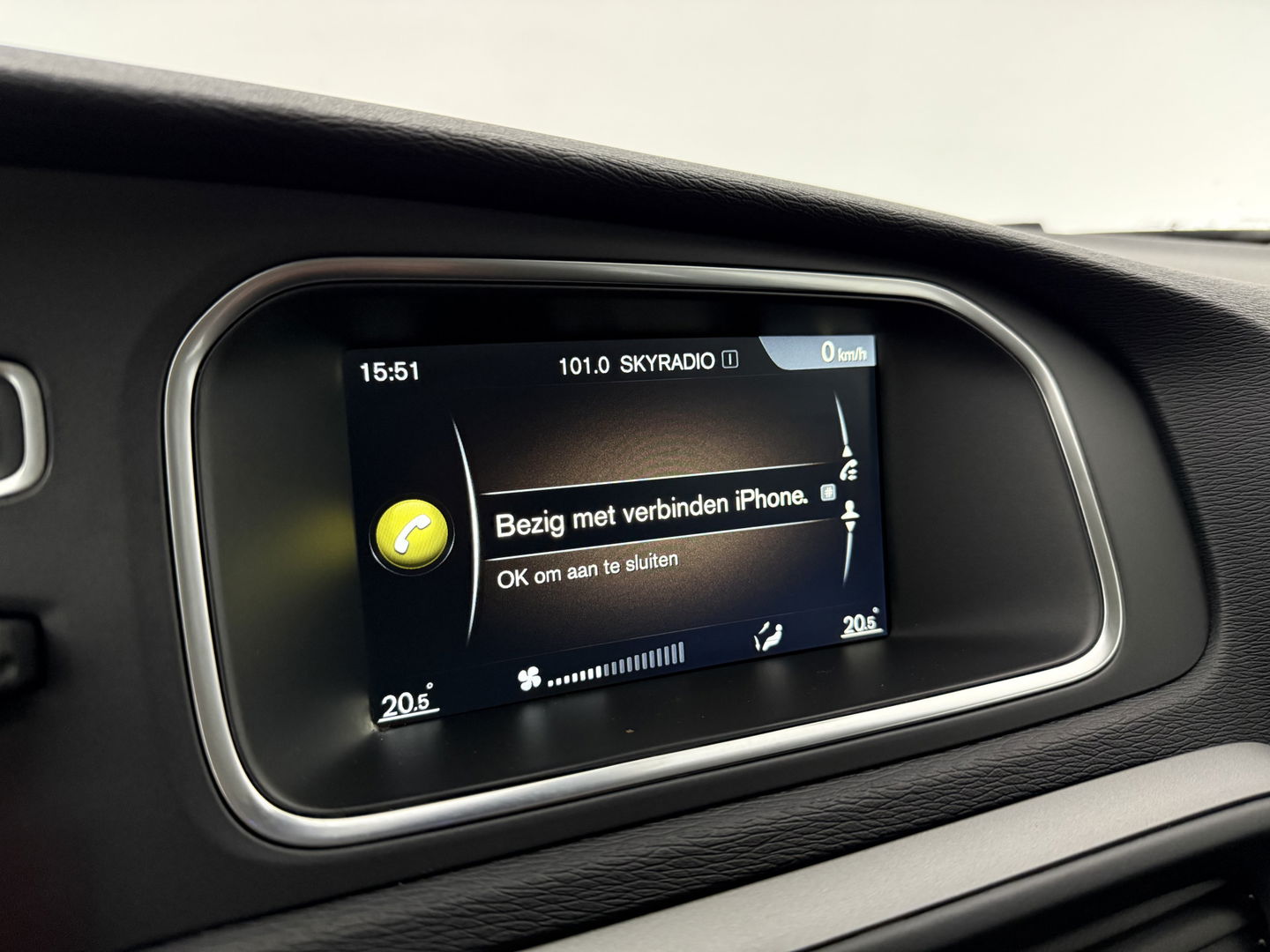 Volvo V40 1.6 T4 Cross Country | 180PK | Airco | Cruise | Navigatie | Dodehoek | Parkeersens.