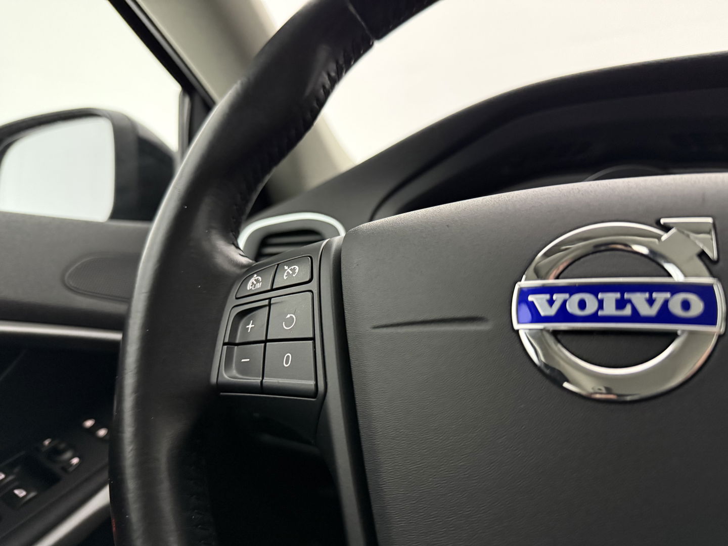 Volvo V40 1.6 T4 Cross Country | 180PK | Airco | Cruise | Navigatie | Dodehoek | Parkeersens.