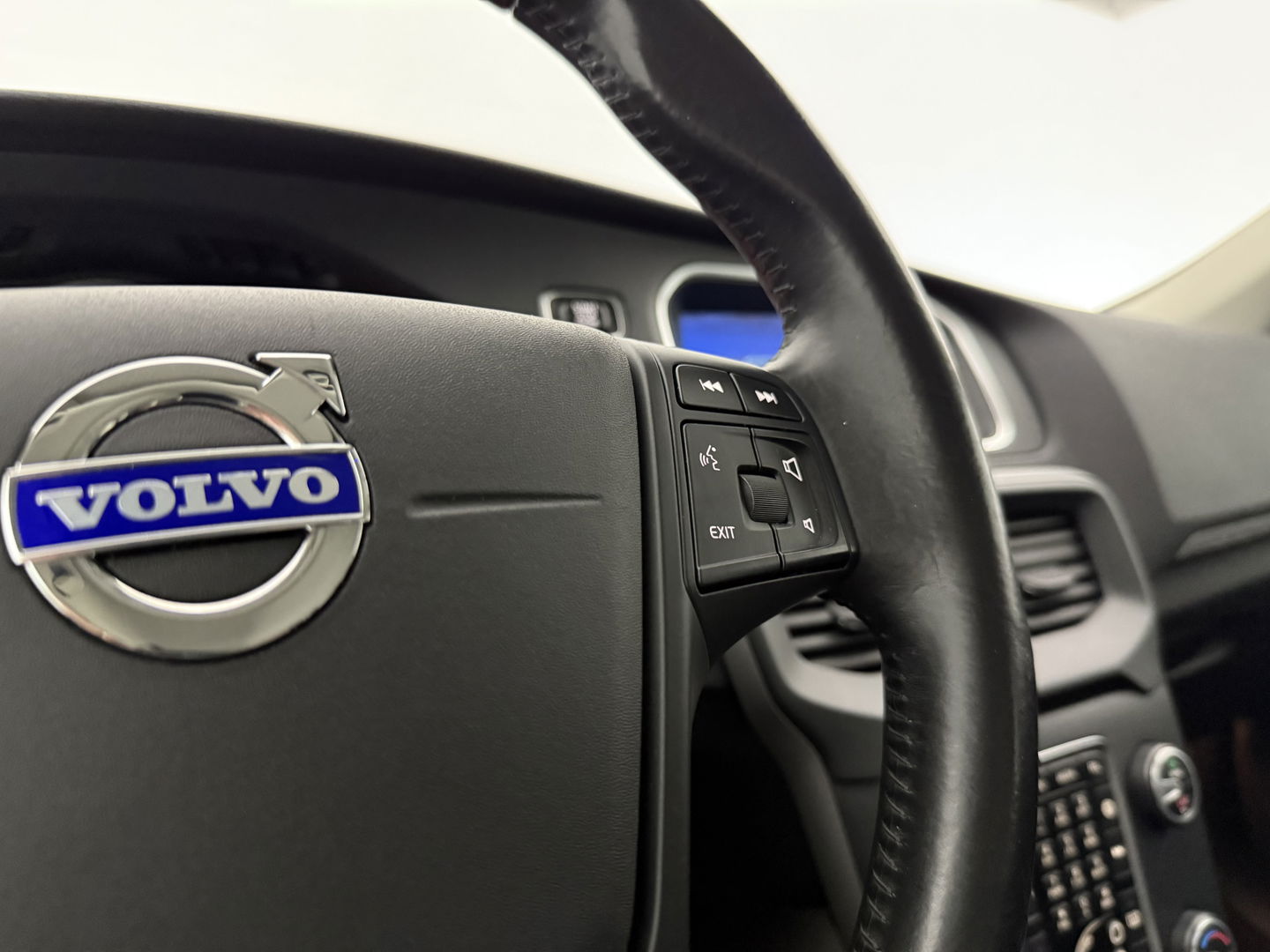 Volvo V40 1.6 T4 Cross Country | 180PK | Airco | Cruise | Navigatie | Dodehoek | Parkeersens.