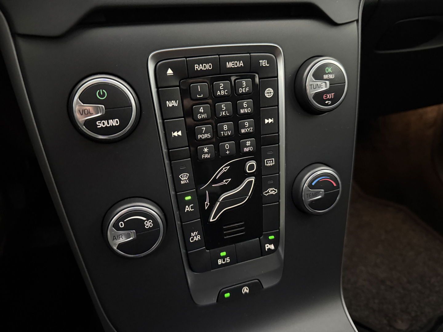 Volvo V40 1.6 T4 Cross Country | 180PK | Airco | Cruise | Navigatie | Dodehoek | Parkeersens.