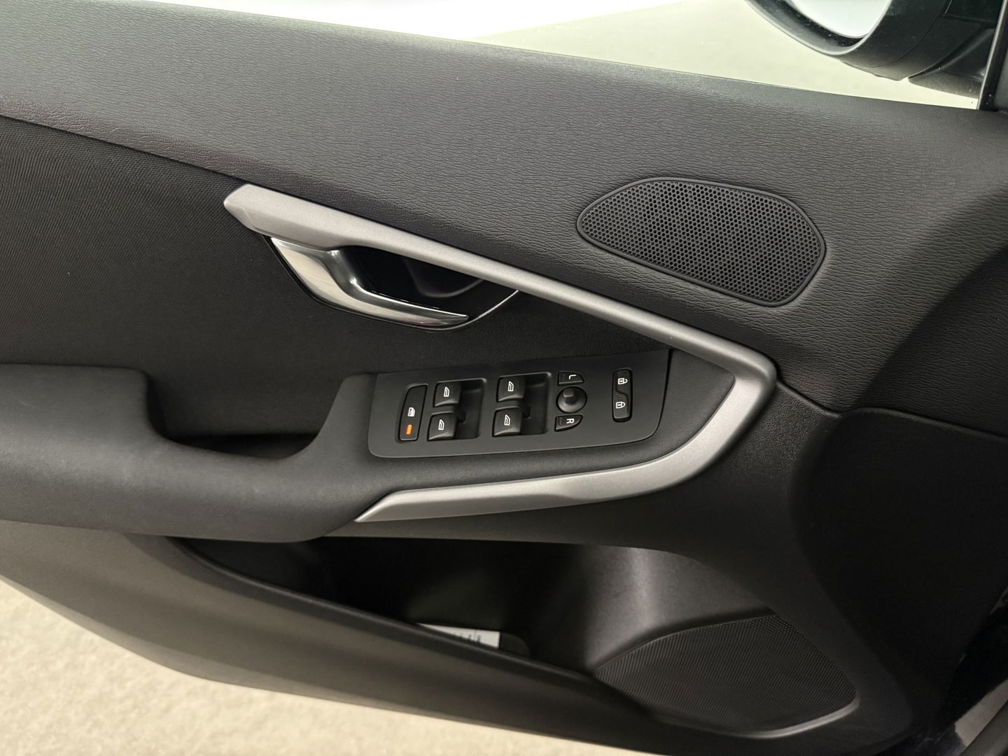 Volvo V40 1.6 T4 Cross Country | 180PK | Airco | Cruise | Navigatie | Dodehoek | Parkeersens.