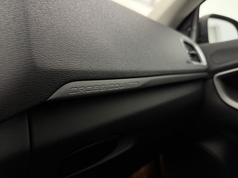 Volvo V40 1.6 T4 Cross Country | 180PK | Airco | Cruise | Navigatie | Dodehoek | Parkeersens.