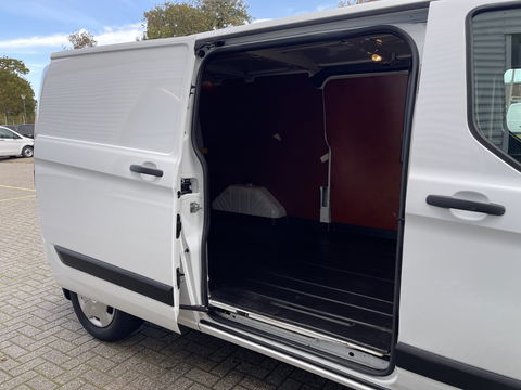 Ford Transit Custom 300 2.0 TDCI 130pk L2H1 Trend / vaste prijs rijklaar € 14.950 ex btw / euro 6 / bpm vrij / lease vanaf € 252 / airco / cruise / navi / camera / trekhaak 2700 kg !