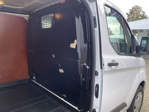 Ford Transit Custom 300 2.0 TDCI 130pk L2H1 Trend / vaste prijs rijklaar € 14.950 ex btw / euro 6 / bpm vrij / lease vanaf € 252 / airco / cruise / navi / camera / trekhaak 2700 kg !