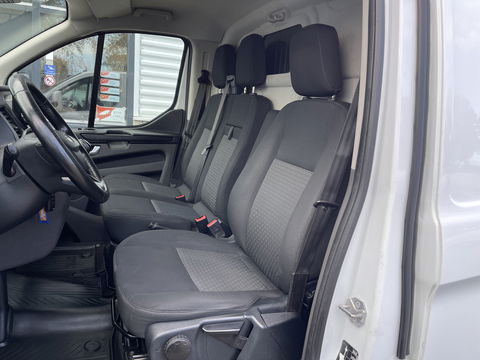 Ford Transit Custom 300 2.0 TDCI 130pk L2H1 Trend / vaste prijs rijklaar € 14.950 ex btw / euro 6 / bpm vrij / lease vanaf € 252 / airco / cruise / navi / camera / trekhaak 2700 kg !