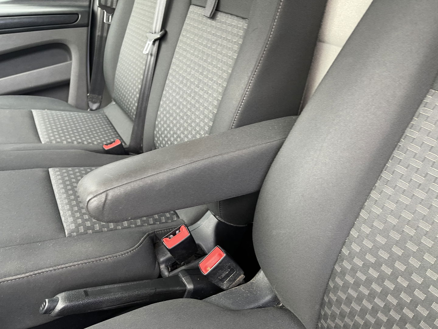 Ford Transit Custom 300 2.0 TDCI 130pk L2H1 Trend / vaste prijs rijklaar € 14.950 ex btw / euro 6 / bpm vrij / lease vanaf € 252 / airco / cruise / navi / camera / trekhaak 2700 kg !