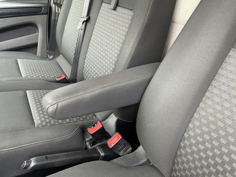 Ford Transit Custom 300 2.0 TDCI 130pk L2H1 Trend / vaste prijs rijklaar € 14.950 ex btw / euro 6 / bpm vrij / lease vanaf € 252 / airco / cruise / navi / camera / trekhaak 2700 kg !