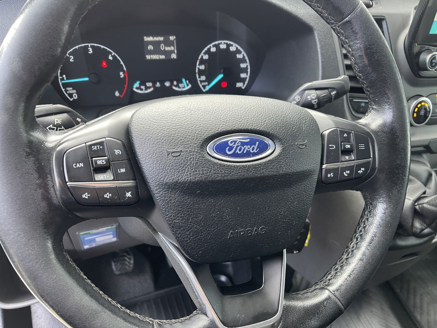 Ford Transit Custom 300 2.0 TDCI 130pk L2H1 Trend / vaste prijs rijklaar € 14.950 ex btw / euro 6 / bpm vrij / lease vanaf € 252 / airco / cruise / navi / camera / trekhaak 2700 kg !