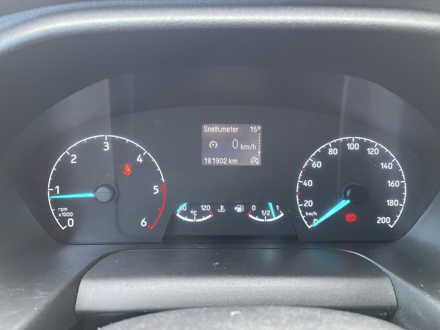 Ford Transit Custom 300 2.0 TDCI 130pk L2H1 Trend / vaste prijs rijklaar € 14.950 ex btw / euro 6 / bpm vrij / lease vanaf € 252 / airco / cruise / navi / camera / trekhaak 2700 kg !