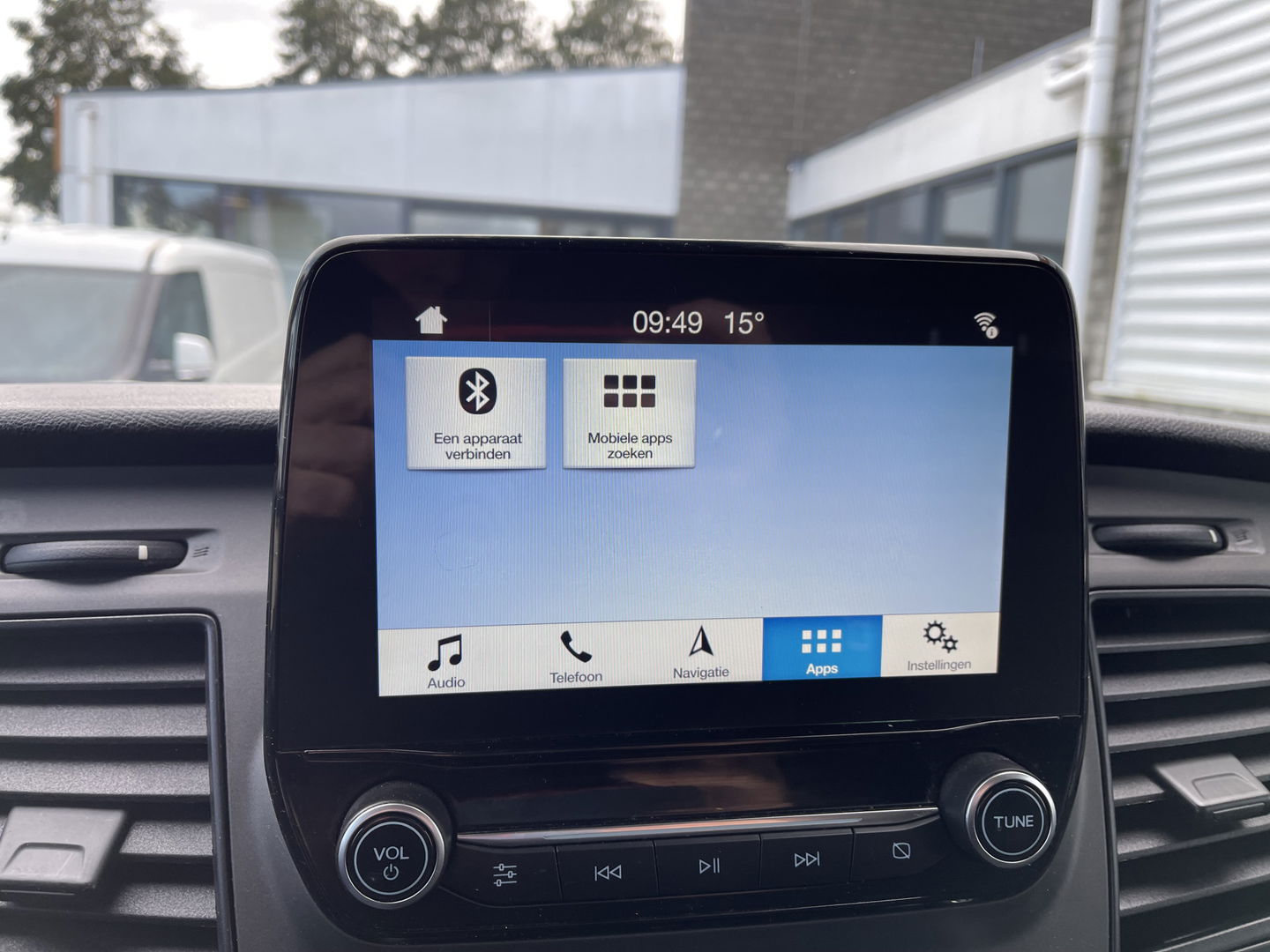 Ford Transit Custom 300 2.0 TDCI 130pk L2H1 Trend / vaste prijs rijklaar € 14.950 ex btw / euro 6 / bpm vrij / lease vanaf € 252 / airco / cruise / navi / camera / trekhaak 2700 kg !