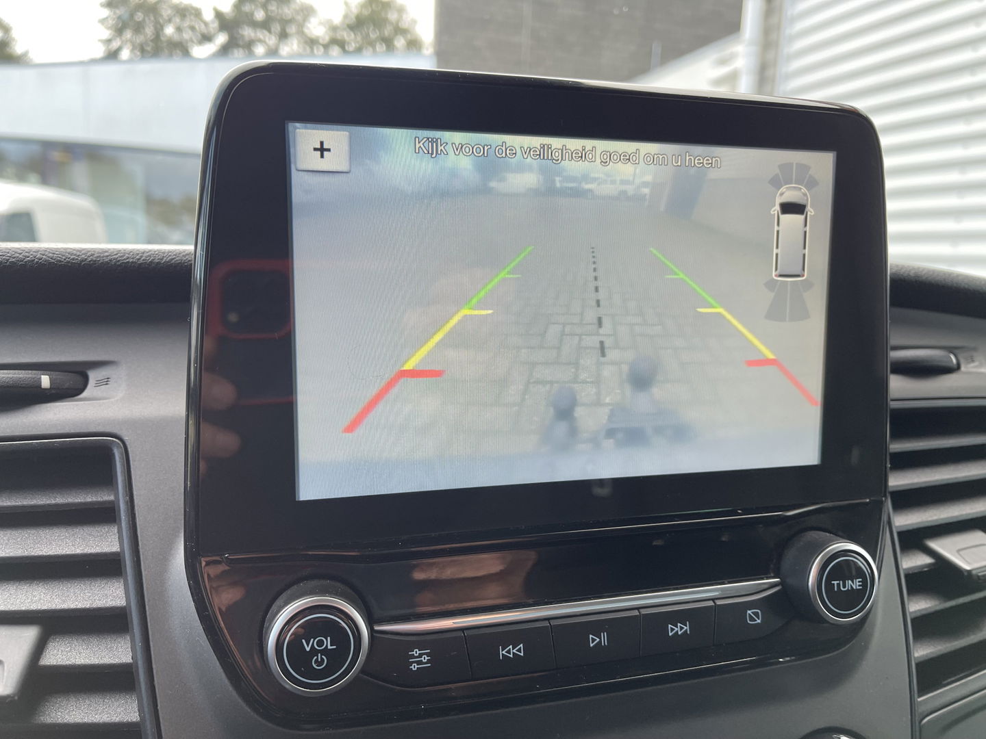 Ford Transit Custom 300 2.0 TDCI 130pk L2H1 Trend / vaste prijs rijklaar € 14.950 ex btw / euro 6 / bpm vrij / lease vanaf € 252 / airco / cruise / navi / camera / trekhaak 2700 kg !