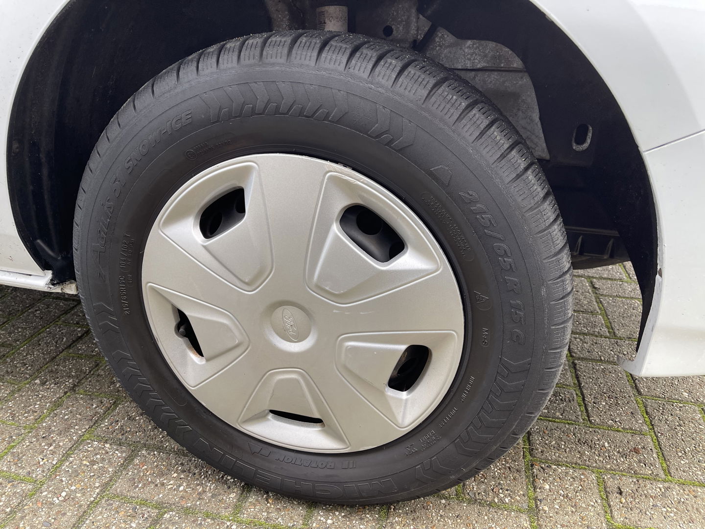 Ford Transit Custom 300 2.0 TDCI 130pk L2H1 Trend / vaste prijs rijklaar € 14.950 ex btw / euro 6 / bpm vrij / lease vanaf € 252 / airco / cruise / navi / camera / trekhaak 2700 kg !