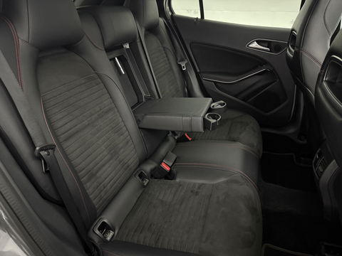 Mercedes-Benz GLA 180 AMG Night Upgrade | Pano | LED | Camera | Carplay | Parkeers. | NAP