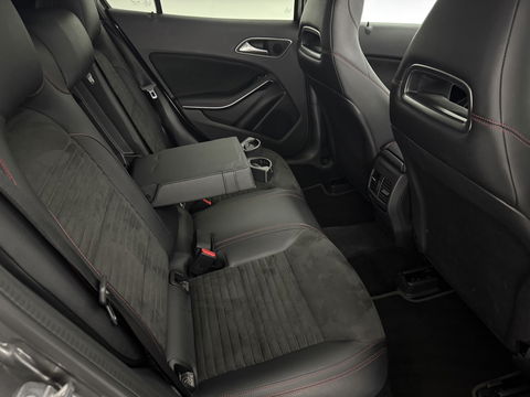 Mercedes-Benz GLA 180 AMG Night Upgrade | Pano | LED | Camera | Carplay | Parkeers. | NAP