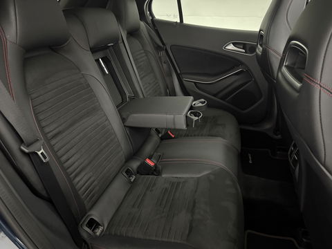 Mercedes-Benz GLA 180 AMG Limited | Pano | Camera | Trekh. | Cruise | Navigatie | LED | Parkeersens. l NAP