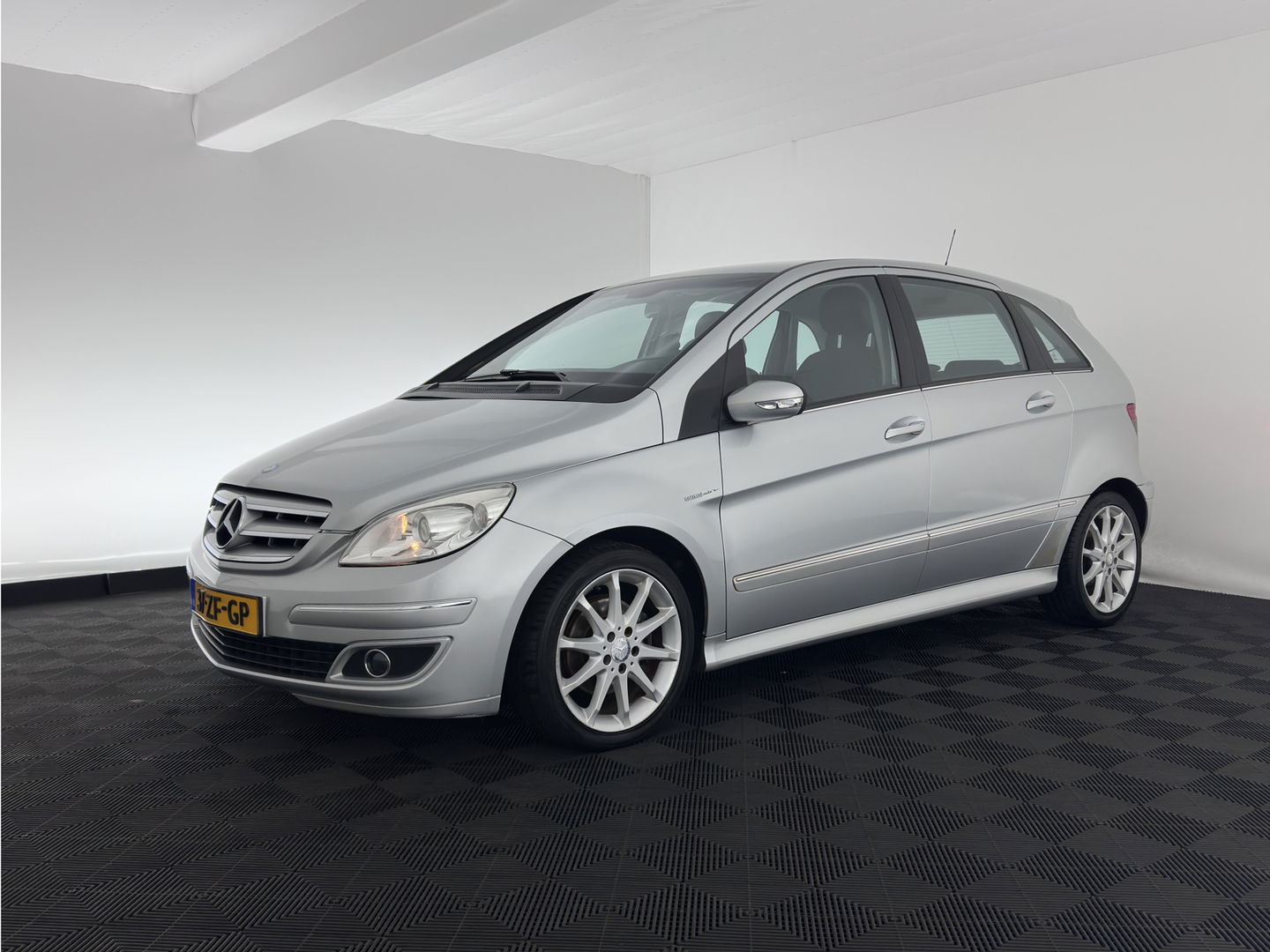 Mercedes-Benz B-Klasse 180 CDI Aut. *LEATHER-FABRIC | AIRCO | CRUISE | COMFORT-SEATS | TOWBAR | 17''ALU*
