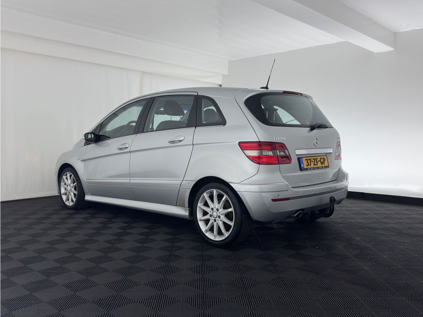 Mercedes-Benz B-Klasse 180 CDI Aut. *LEATHER-FABRIC | AIRCO | CRUISE | COMFORT-SEATS | TOWBAR | 17''ALU*