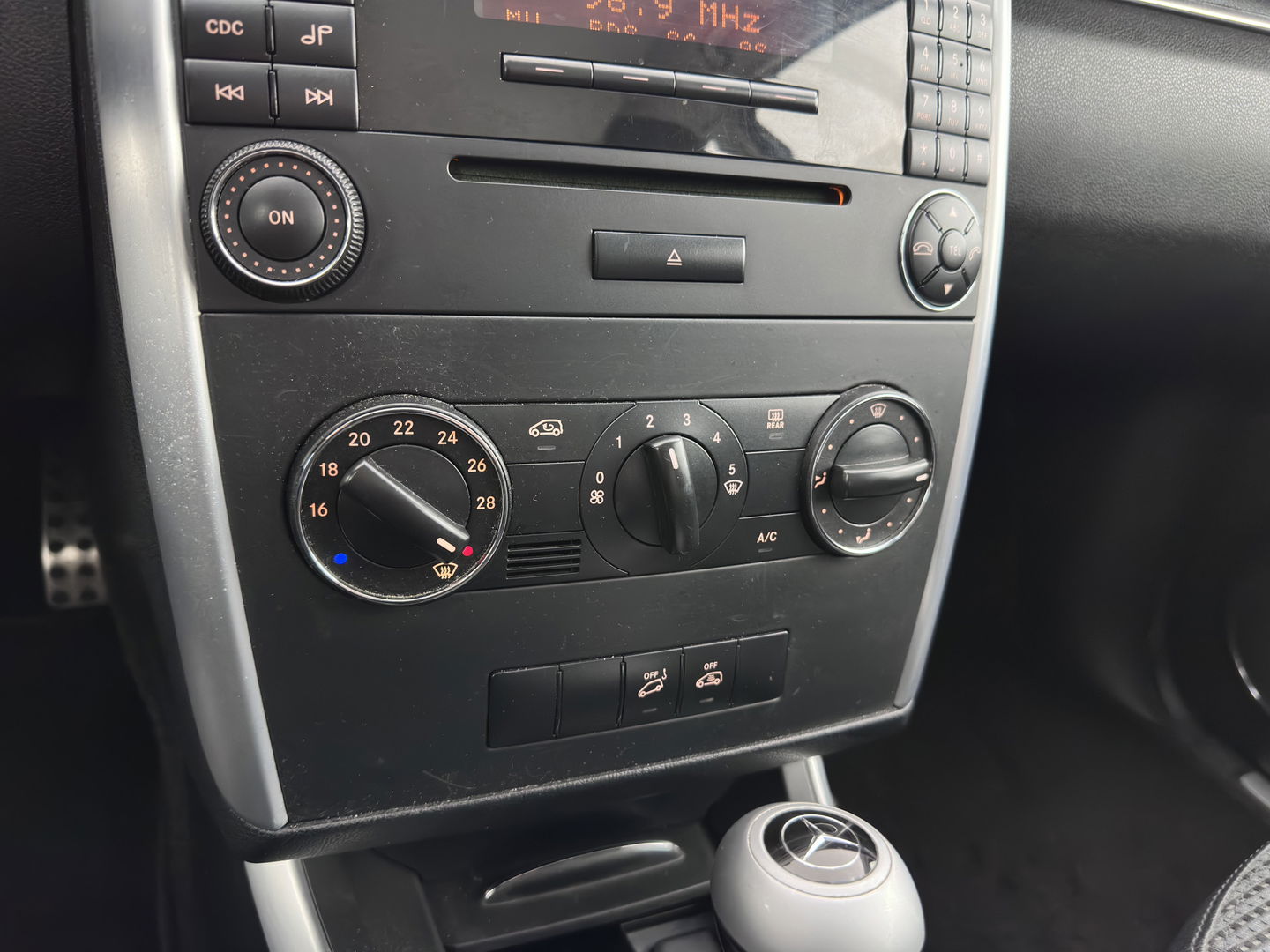 Mercedes-Benz B-Klasse 180 CDI Aut. *LEATHER-FABRIC | AIRCO | CRUISE | COMFORT-SEATS | TOWBAR | 17''ALU*