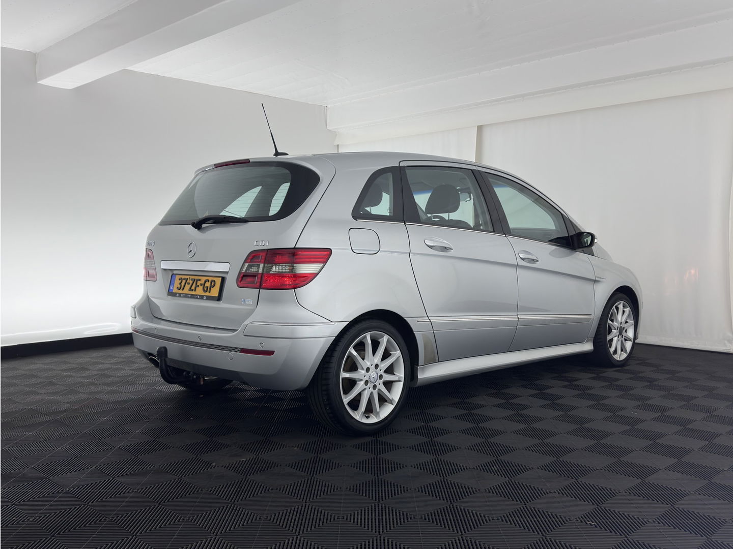 Mercedes-Benz B-Klasse 180 CDI Aut. *LEATHER-FABRIC | AIRCO | CRUISE | COMFORT-SEATS | TOWBAR | 17''ALU*